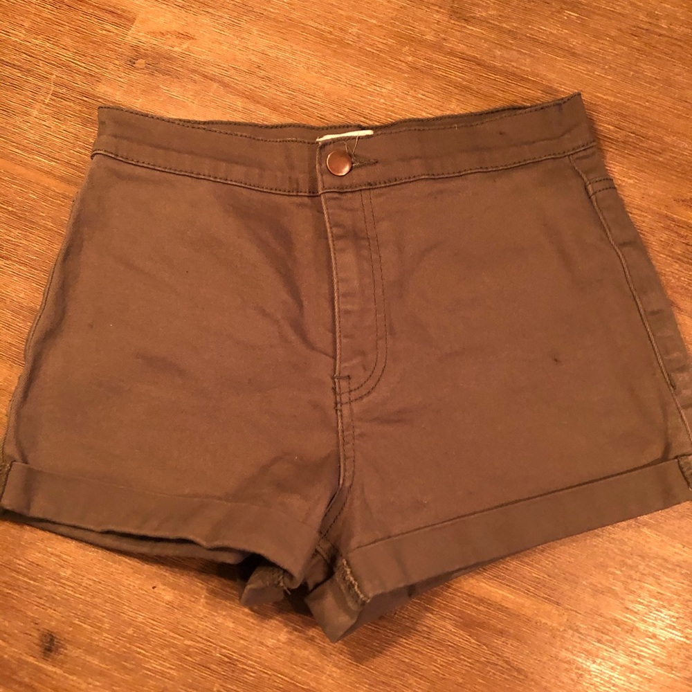 Kaki shorts